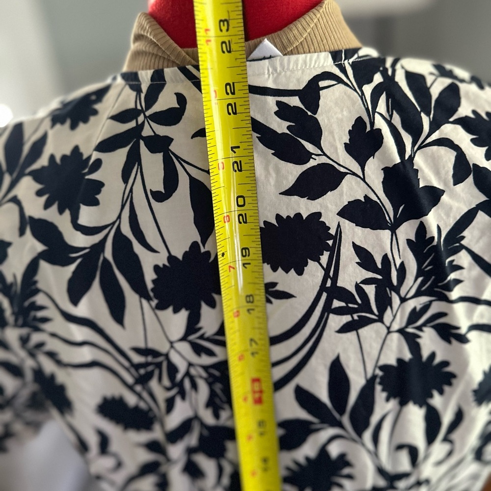 Last chance sale!
Old Navy dark Navy Blue and White Puff Sleeve Wrap Blouse - Picture 3 of 7